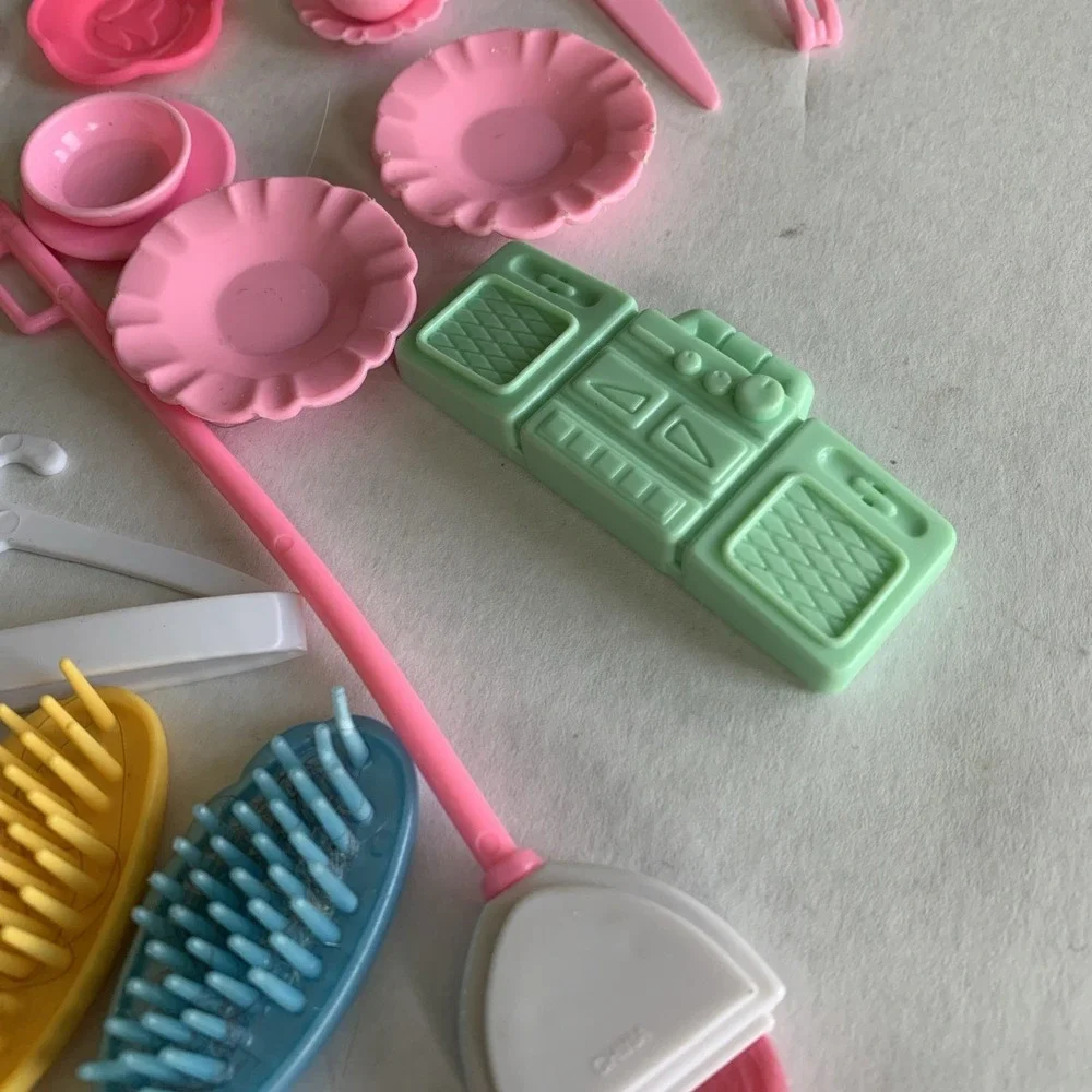 Barbie And Kelly Accessories 22 items